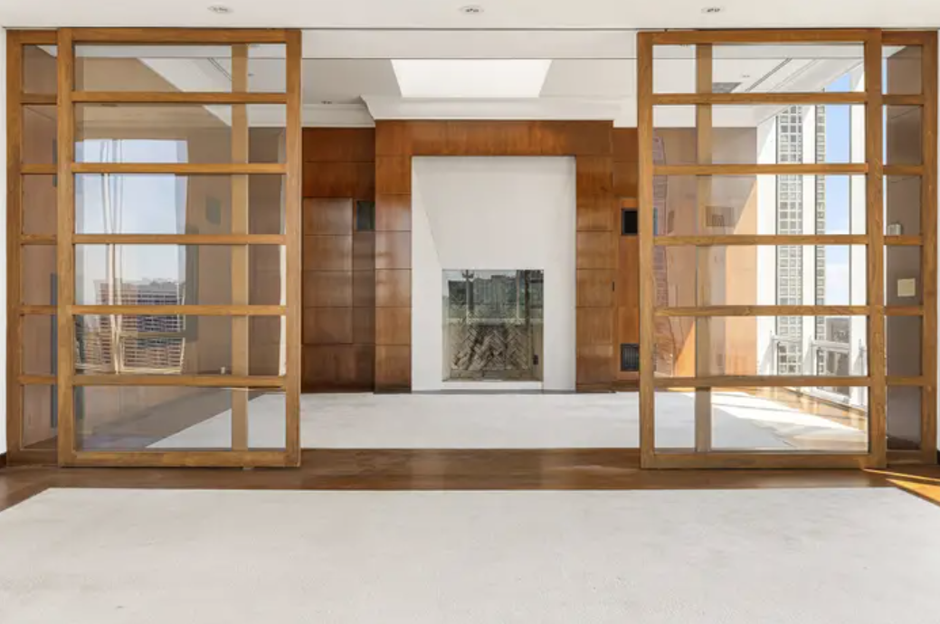 Phòng thư viện trên tầng 51