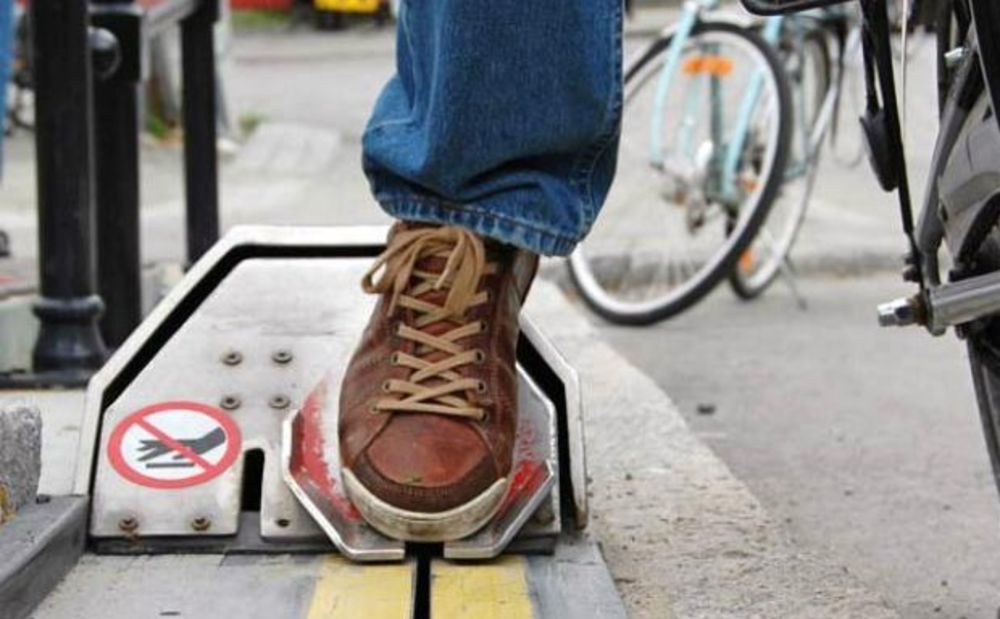 Thang-may-cho-xe-dap-len-doc-4