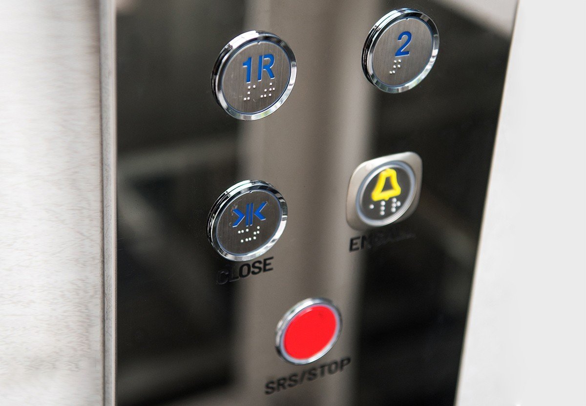 Thang-may-va-nhung-noi-so-vo-hinh-1