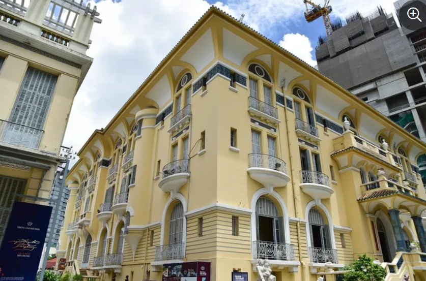 can-canh-dinh-thu-lap-thang-may-go-doc-nhat-vo-nhi-tai-viet-nam%20(9)