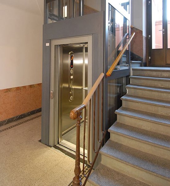 cau-thang-may-gia-dinh-cua-mo-tay