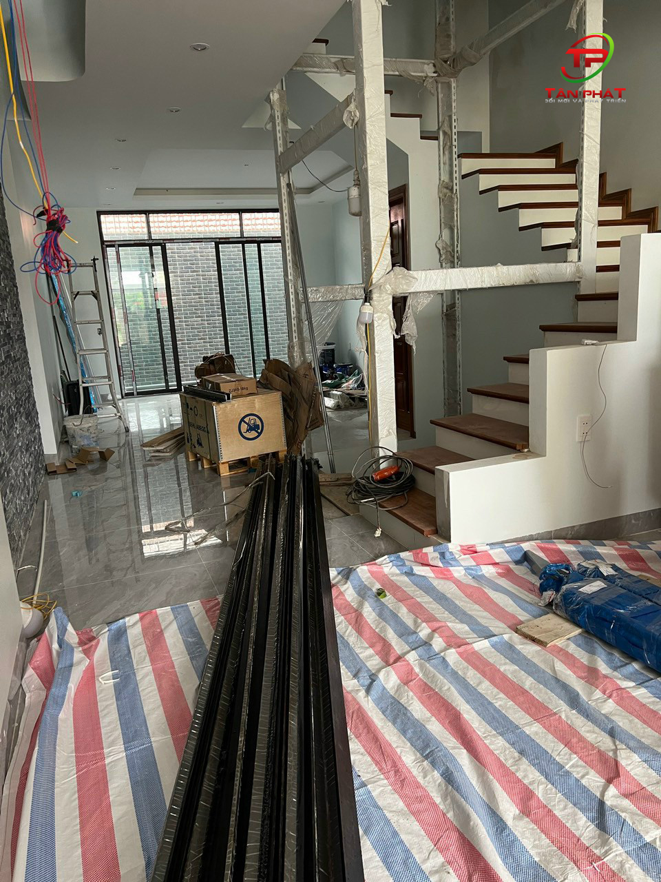 chuyen-hang-ve-lap-dat-cong-trinh-em-long-uong-bi-5