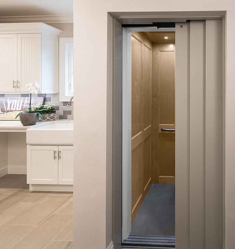 cua-lua-3-canh-mo-sang-1-ben-khong-chi-giup-toi-uu-khong-gian-mo-cua-thang-ma-con-tao-diem-nhan-cho-thiet-ke-thang-may