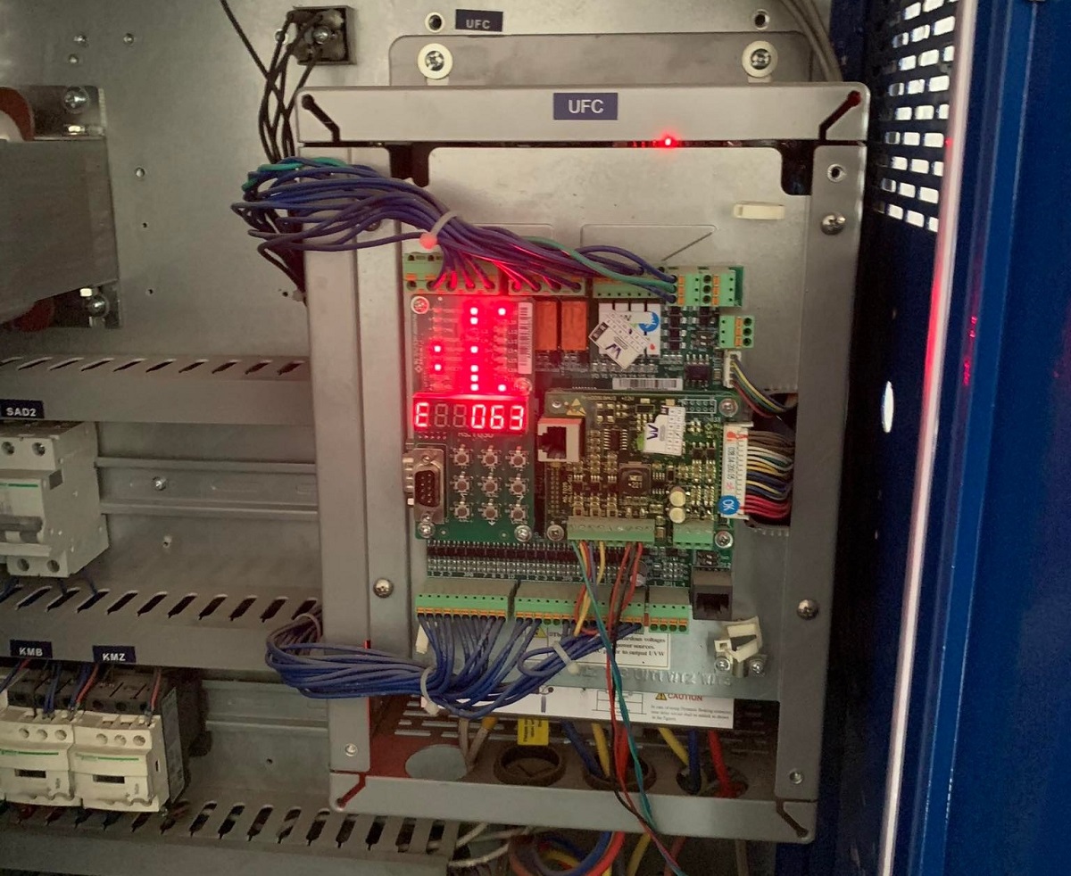 Tủ điện bị sét đánh sau khi sửa chữa xong