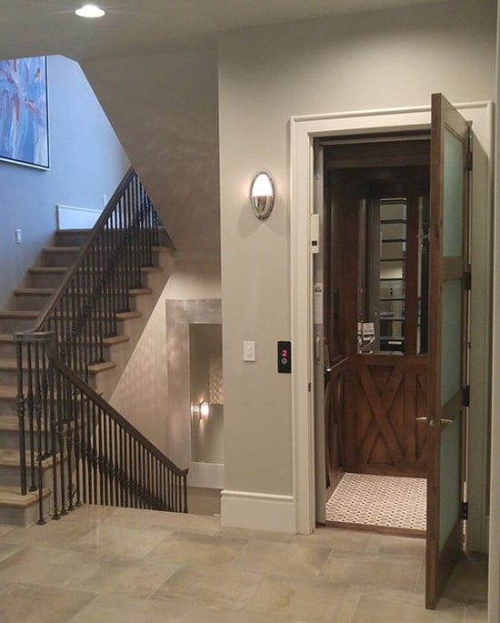 thang-may-mo-cua-bang-tay