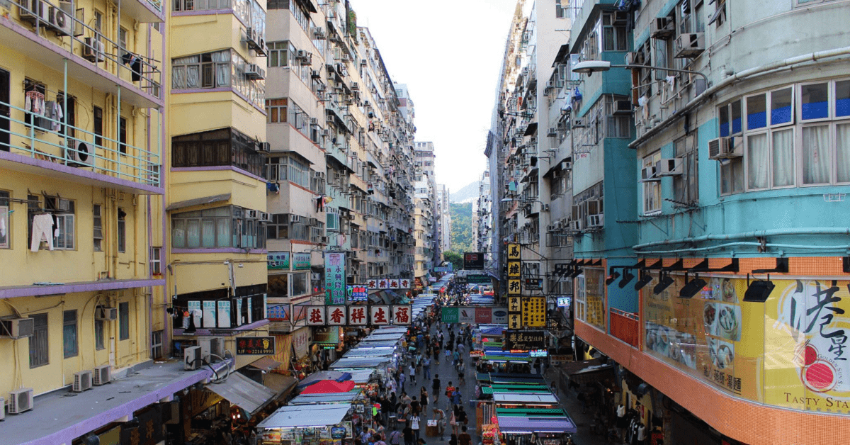 Thang Máy Cũ và Nỗ Lực Cải Thiện Của Các Quốc Gia