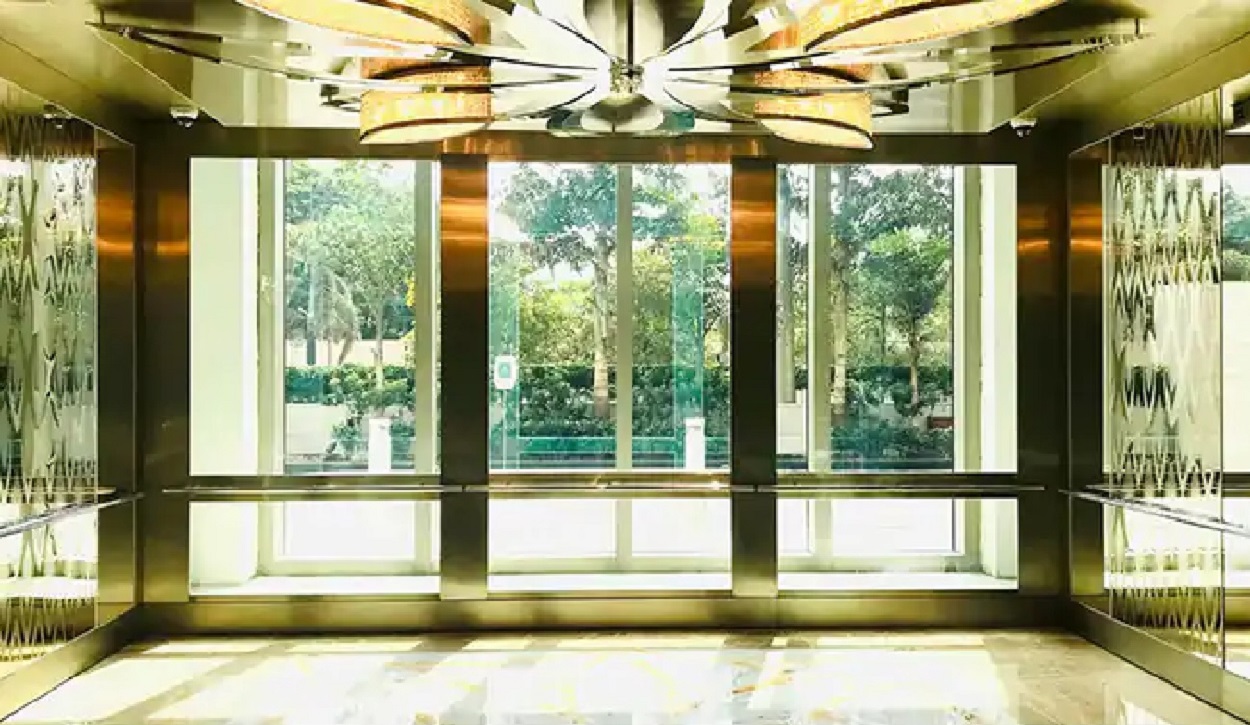 Chiếc Thang Máy Kính Lớn & Nặng Nhất Thế Giới