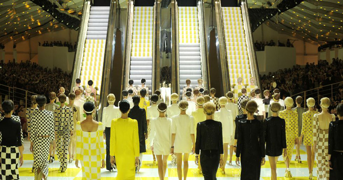 Khi Louis Vuitton Đưa Thang Máy Lên Sàn Diễn Thời Trang