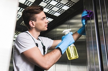 Bí quyết vệ sinh thang máy nhanh nhất